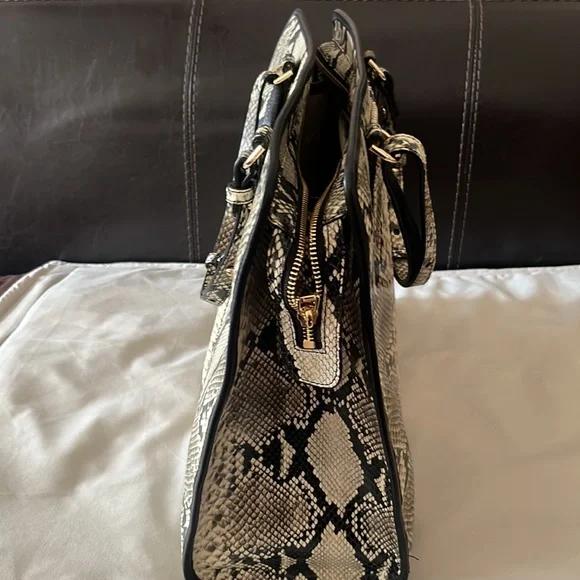 🖤BRAHMIN TIA CAVIAR FELIX🖤 - Picture 7 of 9